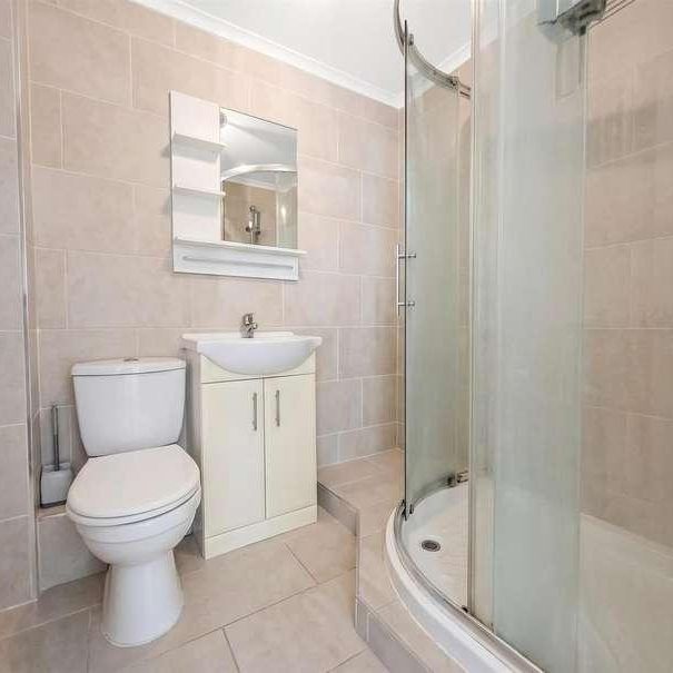Magpie Close, Enfield, EN1 - Photo 1