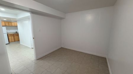 For Lease - 494 Cody Crescent Unit# Bsmt, Newmarket, Ontario - Photo 5