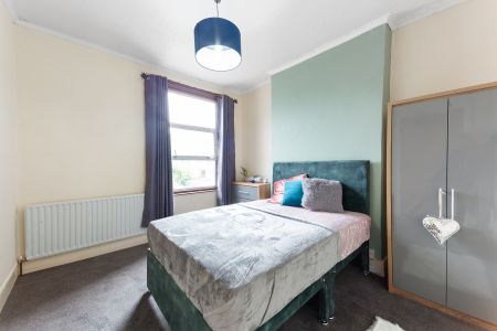 🌺 5 MINS TO TURNPIKE LANE - ALL BILLS & CLEANER 🌺 Room 1 - Photo 5