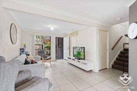 Modern Townhouse 3 Bed 2.5 Bath - Photo 2