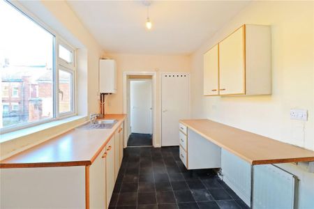 3 bedroom flat to rent - Photo 5