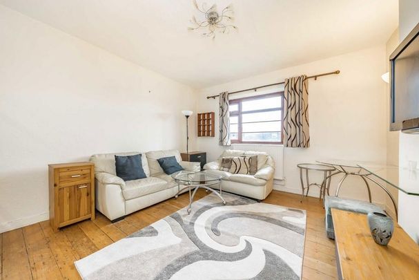 3 bedroom flat to rent - Photo 1