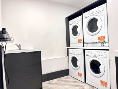 Gold 2 Bed Apartment - Photo 3