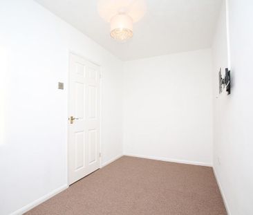 2 bedroom end of terrace house to rent - Photo 5