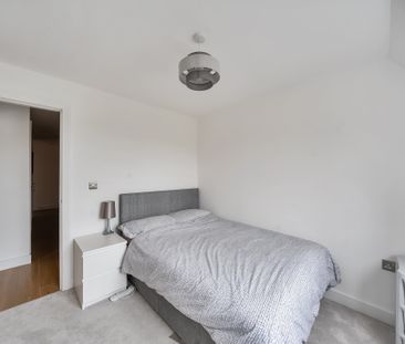 North Town Road, Maidenhead - Photo 2