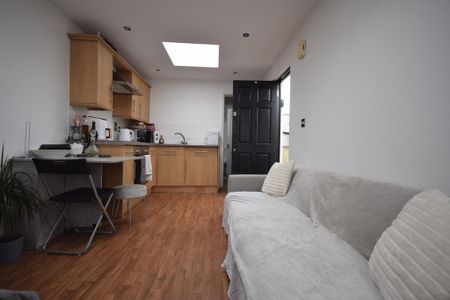 Studio to rent - Photo 5