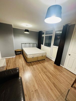 Room in a Shared House, Hind Grove, E14 - Photo 1