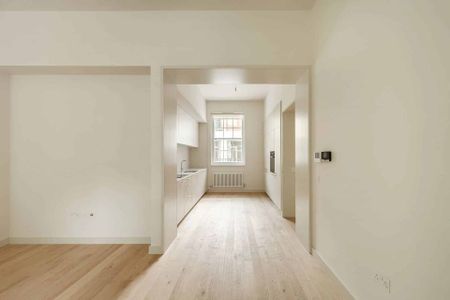 Contemporary Three-Bedroom Apartment with Private Balcony in St John’s Wood - Photo 5