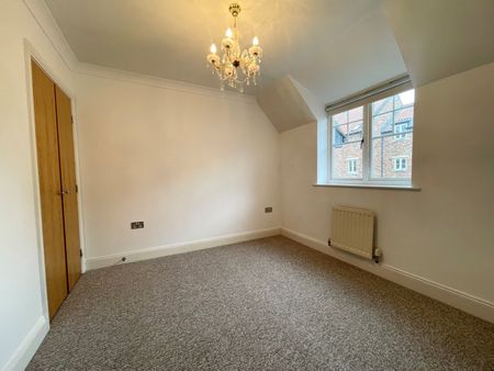 4 bedroom detached house to rent - Photo 2