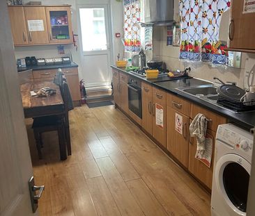 4 Bed Semi-Detached House, Thornford Road, SE13 - Photo 3