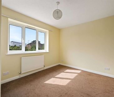 A very well presented two bedroom mid terrace house situated in a q... - Photo 4