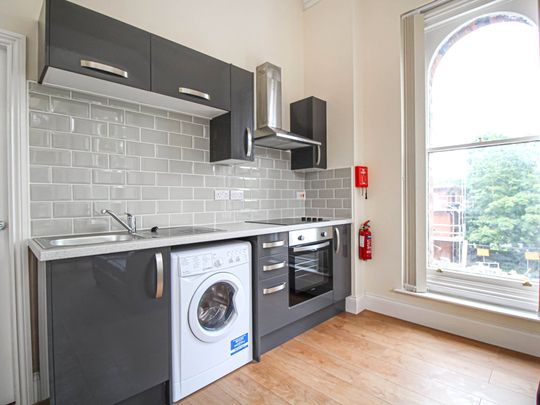 Apt 6, Fairbairn Residence - Photo 1