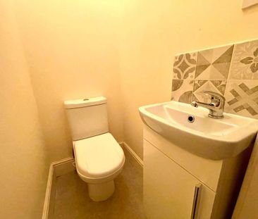 3 bedroom terraced house to rent - Photo 4