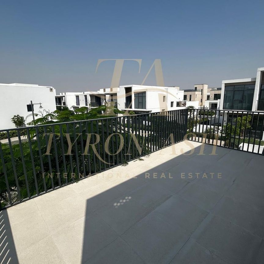 CORNER PLOT | BILLS INCLUDED | ROOF TERRACE. - Photo 1