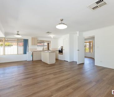 Freshly Painted 3x1 Home with Separate Lounge! - Photo 2