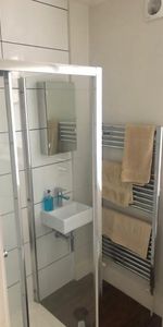 Bright tidy double room with ensuite - Photo 4