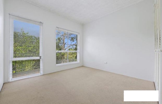 Earlwood - Photo 1