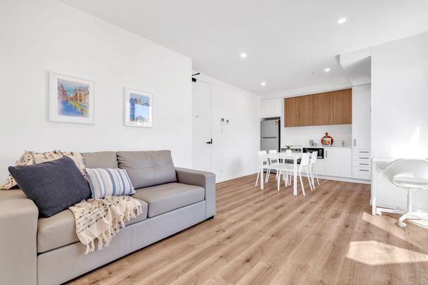 Fully Furnished Modern Apartment in Perfect CBD Location! - Photo 1