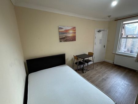 Room in a Shared Flat, Walworth Road, SE17 - Photo 3