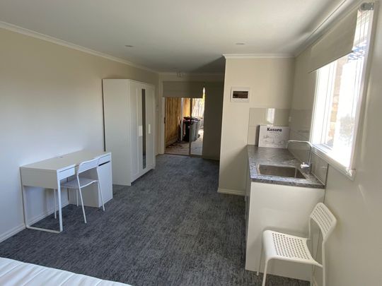 Glen Waverley - Photo 1