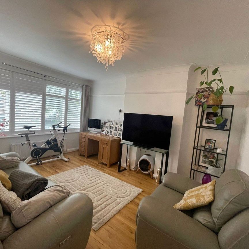 3 Bed End Terrace, Chipstead Avenue, CR7 - Photo 1