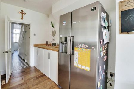 3 bedroom semi-detached house to rent - Photo 5