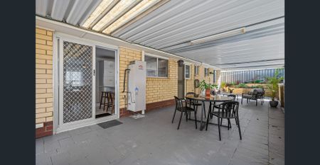 Elevated views all the way to the sea - Photo 4