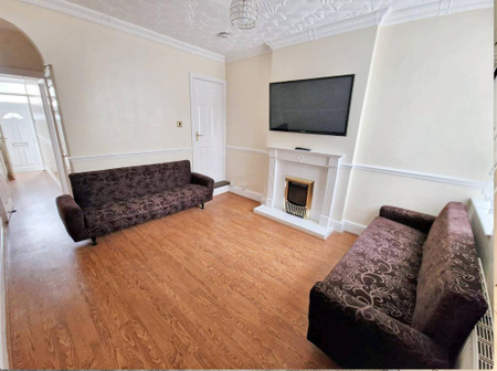 3 bedroom terraced house to rent - Photo 3