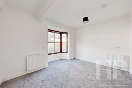 Balcombe Road, Horley, RH6 - Photo 5