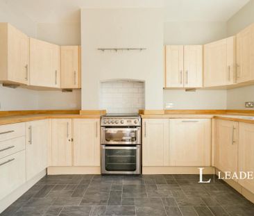 3 bedroom terraced house to rent - Photo 3