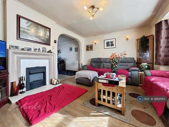 3 bedroom semi-detached house to rent - Photo 1