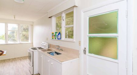 Stokes Valley 3 Bedrooms - Photo 2