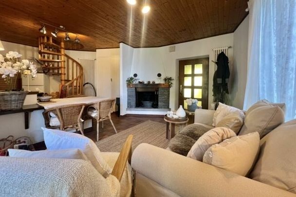 RESERVED Charming fully furnished village house with garden and lake views - Photo 1