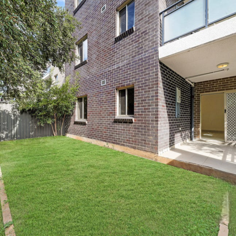 Ground Floor Unit ! - Photo 1