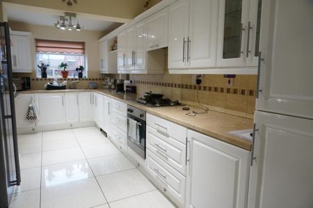 1 bedroom in a house share to rent - Photo 5