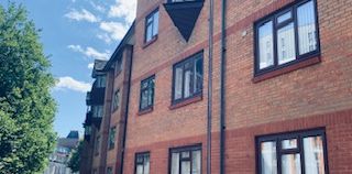 ***Apply on line **1 bed ground floor over 55’s flat. * There is a long walk from the entrance to the flat. Adapted walk in shower Orchard Court. - Photo 2