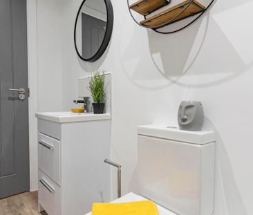 Telephone #24 - Photo 5