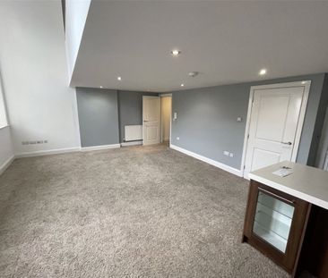 Clare Hall, Halifax, HX1 - Photo 2