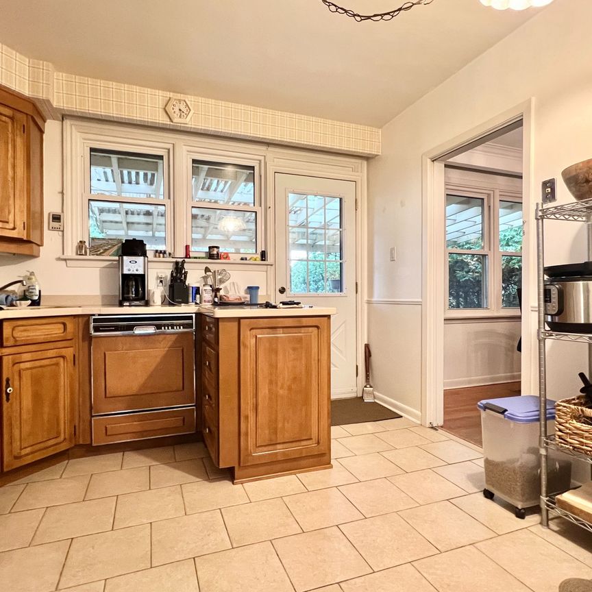 For Lease - 6 Fairhill Crescent, Toronto, Ontario - Photo 1