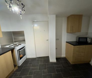 2 bedroom end of terrace house to rent - Photo 5