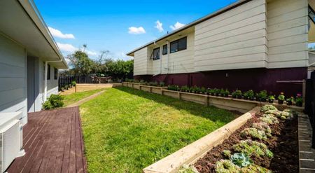 Sunny 3-Bedroom Home with Garden – Mount Wellington - Photo 3