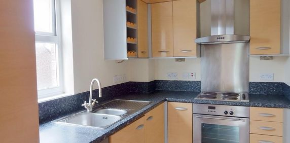 2 bedroom flat to rent - Photo 2