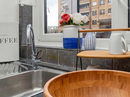 Stylish East London Room – Great Transport Links ✨ Room B - Photo 2