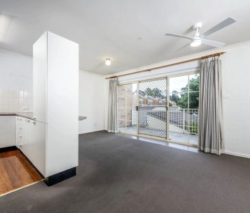 Sun drenched apartment - Photo 4