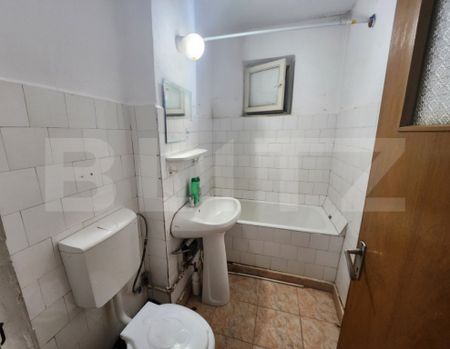 Apartament 3 camere, 75 mp, zona Cetate - Fotografie 2