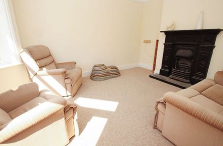 Four Double Bedroom Refurbished Student House - Photo 4