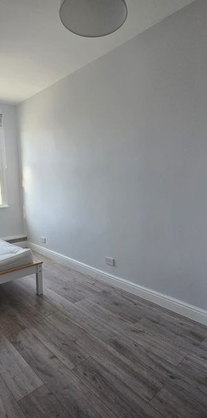 Bedsit, Maple Road, SE20 - Photo 1