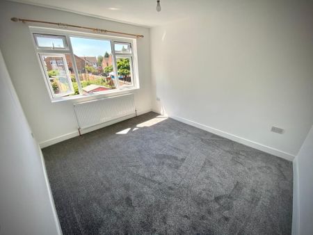 2 bedroom maisonette to rent - Photo 2