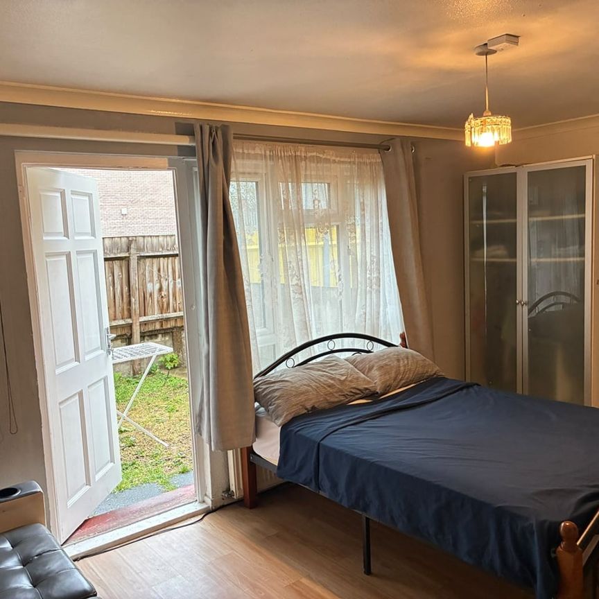 Room in a Shared House, Forest Gate, E7 - Photo 1