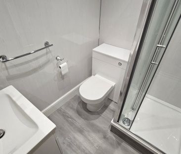 1 bed Flat - To Let - Photo 5